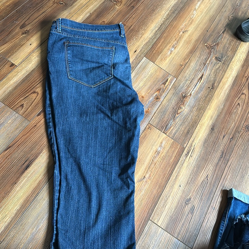 Jean Capris - Picture 2 of 2